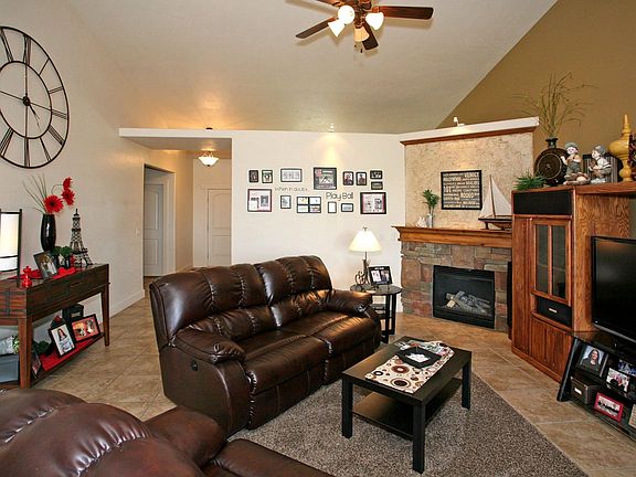 3rd image of 355 E Salem Park Cir