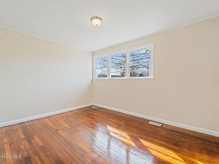 2272 Onslow Dr — Photo 7