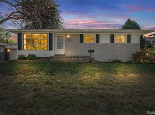 723 Sweetbriar, Milford, MI 48381