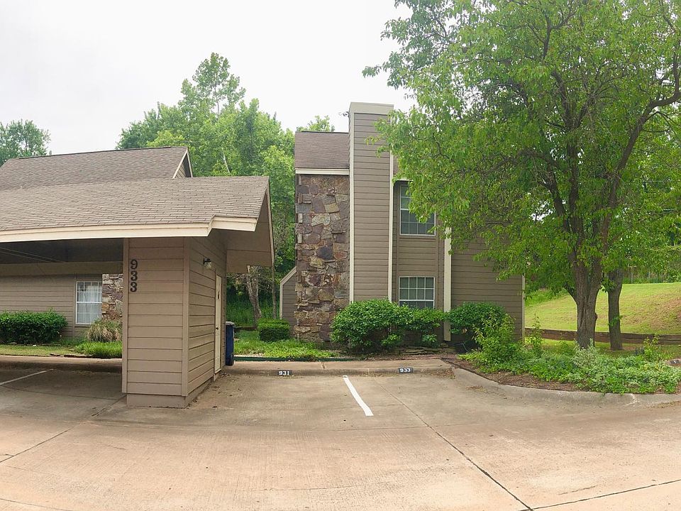 2 story stand-alone townhouse and carport