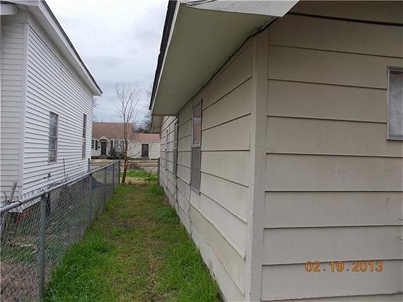 2nd image of 305 Oakhurst Ave