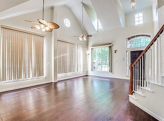 4th image of 11821 Waterford Ln