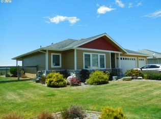 912 Inlet Loop, Coos Bay, OR 97420