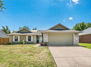 1104 SE 22nd St, Bentonville, AR 72712