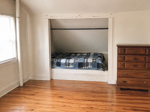 5th image of 1212 Giles Rd