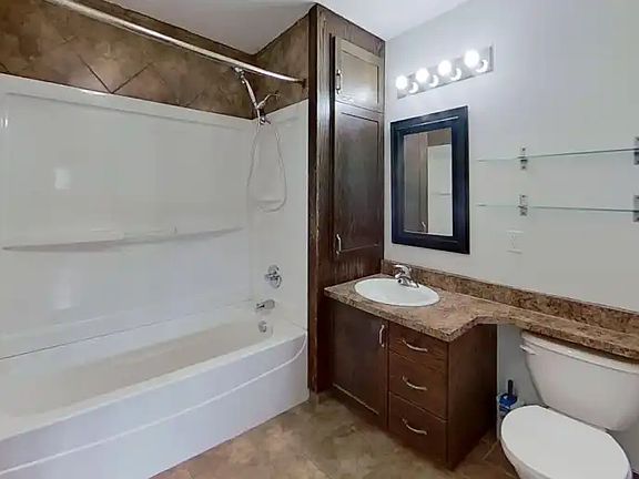 5th image of 114 Hardisty Ave #12