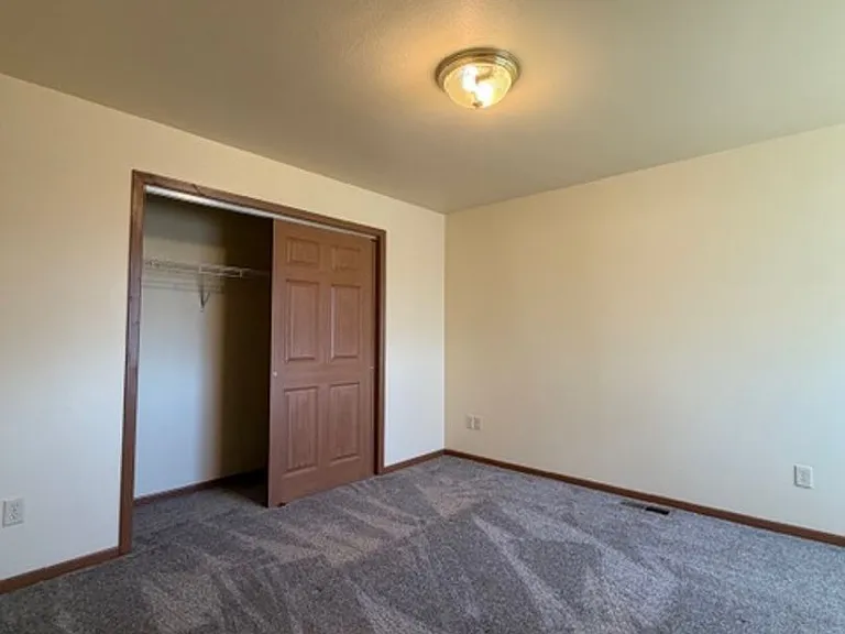 304 W Grant St — Photo 8