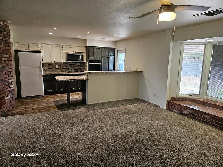 531 E Laguna Dr — Photo 14