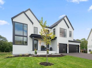 5250 Polaris Ln, Plymouth, MN 55446