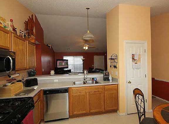 5th image of 665 Oxford Ln