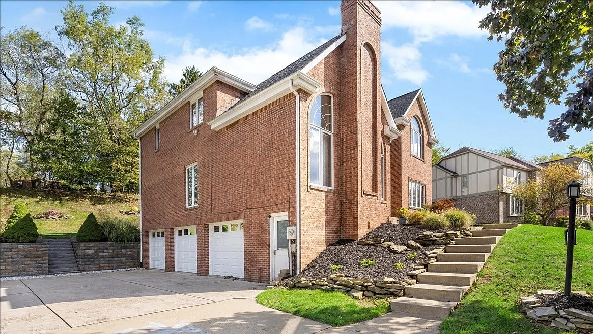 121 Foxwood Dr photo 1