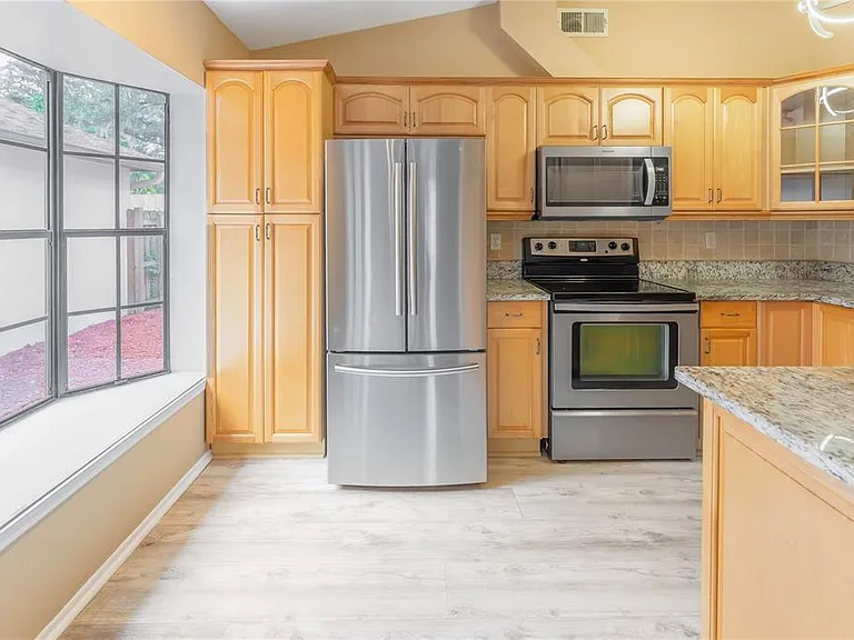 3826 Lake Shore Dr — Photo 8