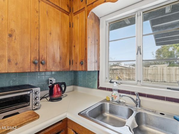 tucson-arizona-458257355 picture