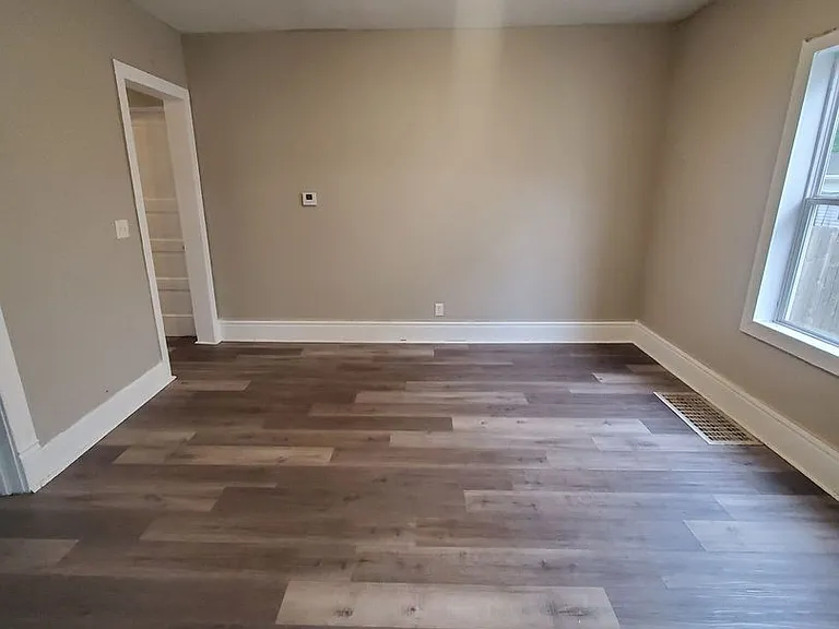 509-509A Park View Dr. (Duplex) — Photo 4