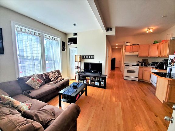 4th image of 2646 W Chicago Ave APT 2R