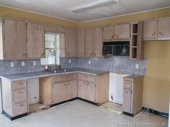 5th image of 122 Country Club Dr