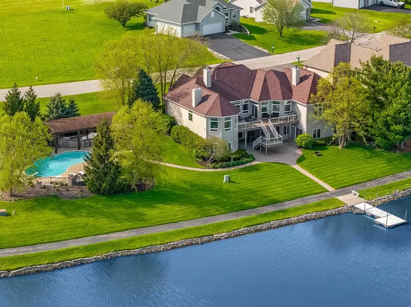 3833 Westlake Village Dr, Winnebago, IL 61088