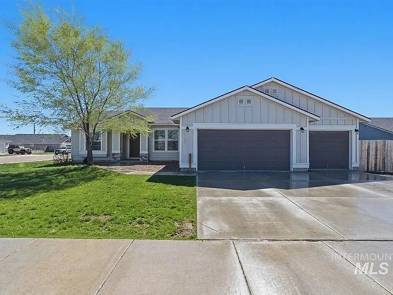 843 SW Levant Way — Photo 1