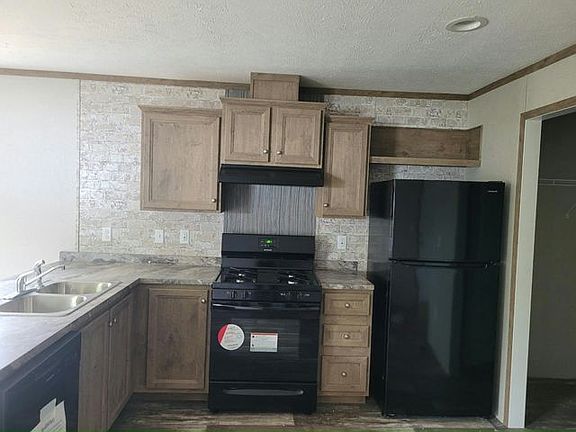 2nd image of 174 Quarry Hill Est #174