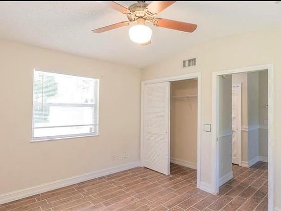 4th image of 422 NE Armory Cir #2