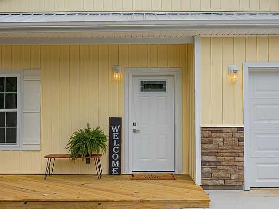 4th image of 5719 Dahlia Dr NE