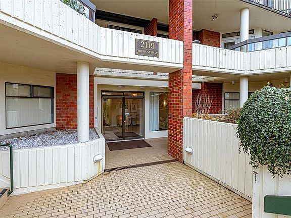 3rd image of 2119 Oak Bay Ave #206-OAK
