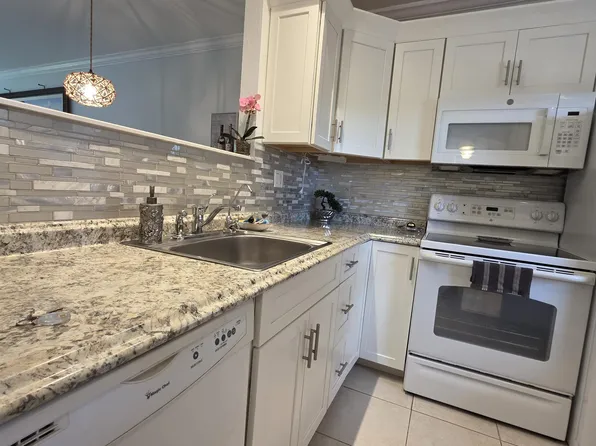 5161 W Oakland Park Boulevard #206, Lauderdale Lakes, FL 33313