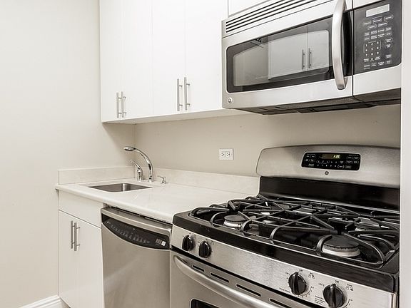 4th image of 30 W 63rd St APT 12G