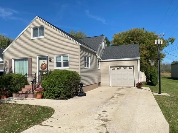 3004 Menasha AVENUE, Manitowoc, WI 54220