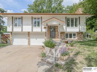 2642 N 98th St, Omaha, NE 68134