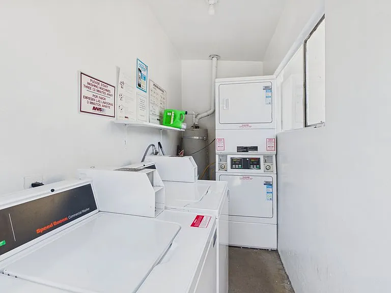 1720 Grevelia St #H — Photo 12