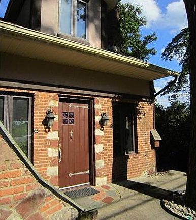 3rd image of 48 Lindbergh Ln