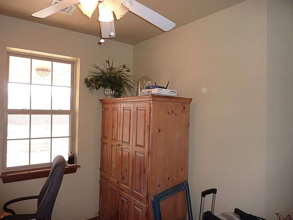 Craft or sm Bedroom
