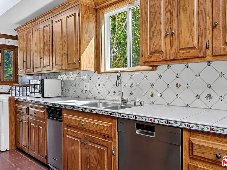 10341 Keswick Ave — Photo 14