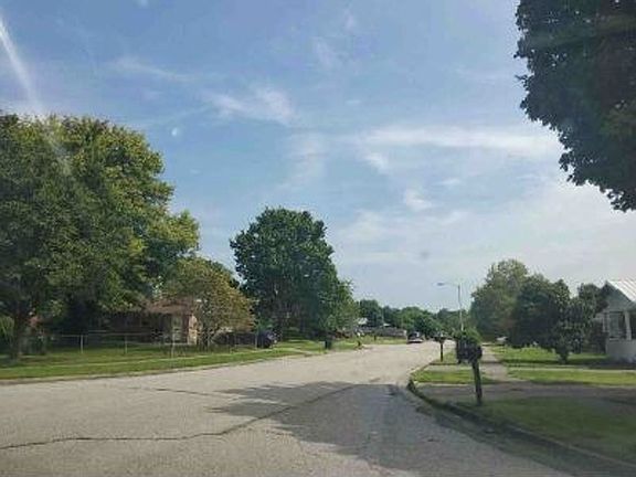 Exterior Neighborhood (street photo)