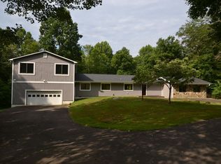9695 Ridge View Dr, Marshall, VA 20115