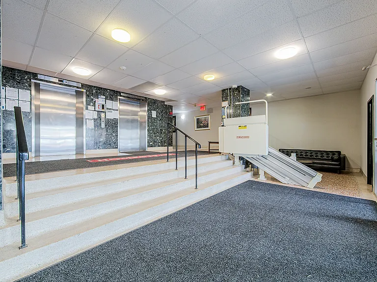 200 Queen Mary Dr — Photo 6