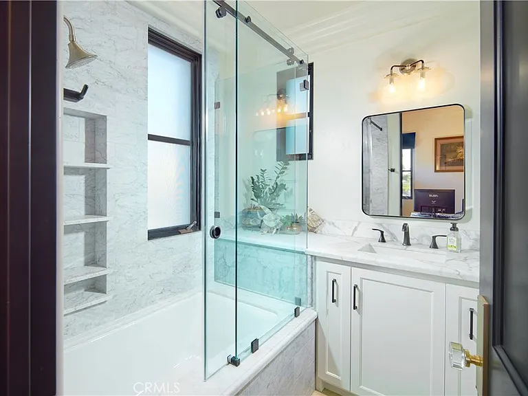 11 Emerald Bay — Photo 19