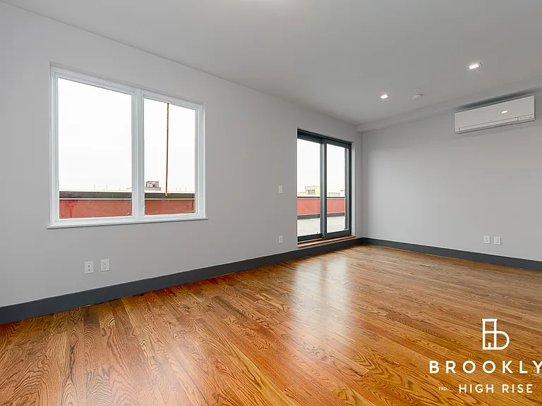 1461 Gates Ave #5E — Photo 4