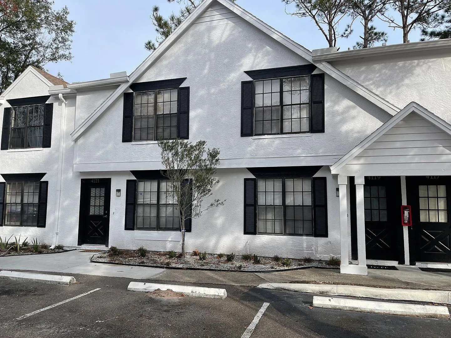 Saint Andrews Square Townhomes — Photo 3