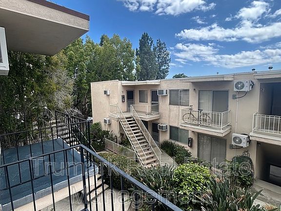 2nd image of 321 E Tujunga Ave #J