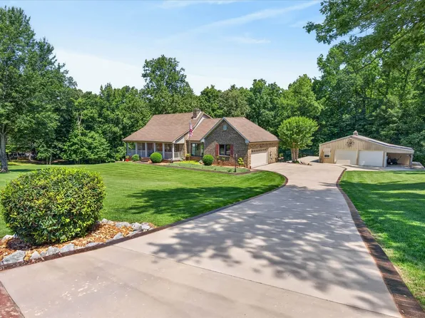 1175 Hutcheson Ln, Clarksville, TN 37040
