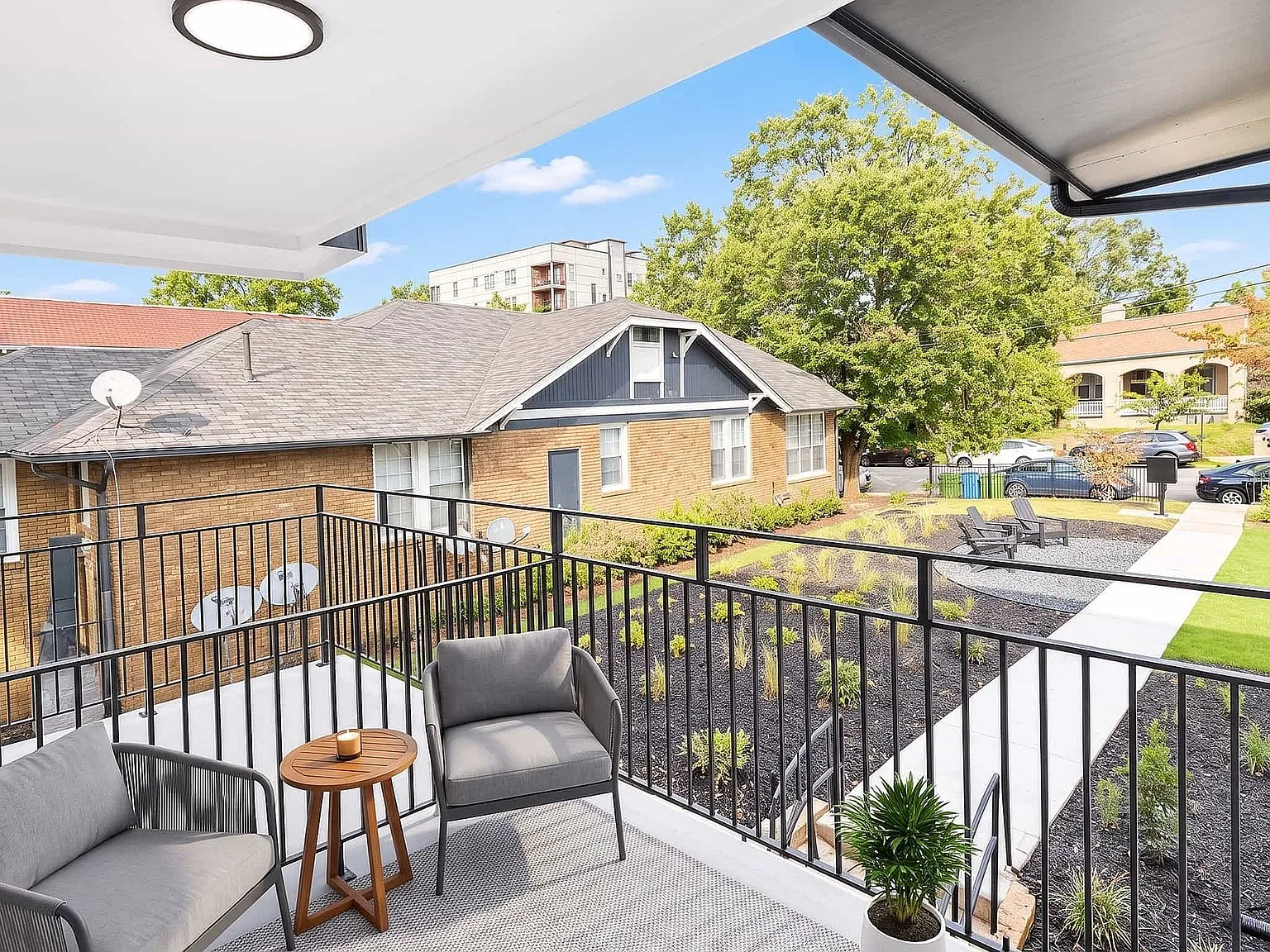 504 Parkway Drive — Photo 3