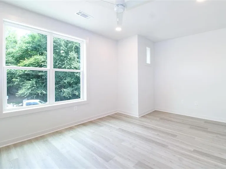 260 Martha Dr — Photo 5
