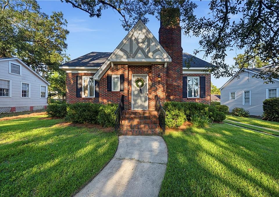 1st image of 9 Audubon Pl