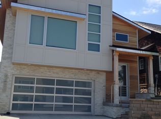 8520 Long Meadow Ln, Johnston, IA 50131