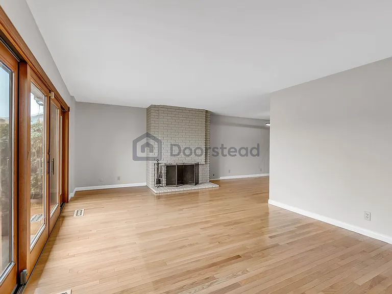 2913 Bayview Dr — Photo 15