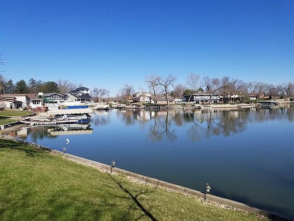 5th image of 160 Lakeshore Dr