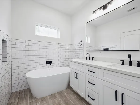 2015 Brackenridge St #B, Houston, TX 77026