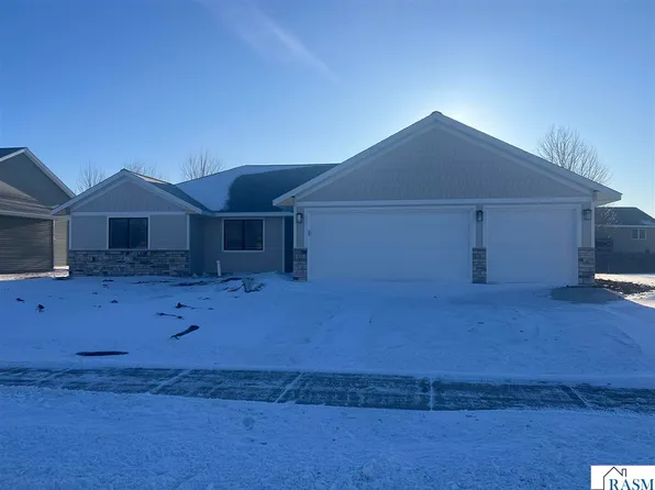 105 Bear Path Dr, Mankato, MN 56001